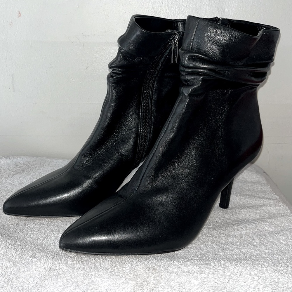 Vince Camuto Abrianna Bootie Leather Sz 8